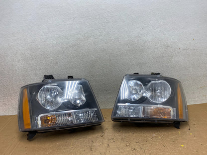 2007 to 2013 Chevrolet Suburban Tahoe Left+Right Set Headlights V8136 DW0