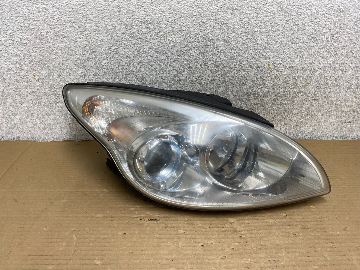 2010 to 2012 Hyundai Elantra Touring Right RH Headlight Halogen AH0578 DW0