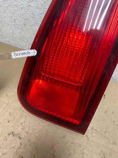 2003-2006 Lincoln Navigator Right Passenger Side Inner Tail Light OEM N3533 DW4