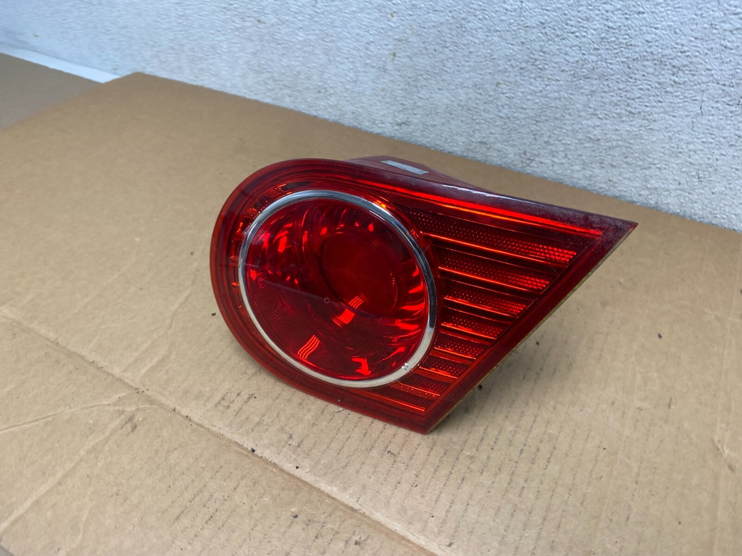 2004 2005 2006 Kia Amanti Right Passenger Side Tail Light Inner M0616 DG1