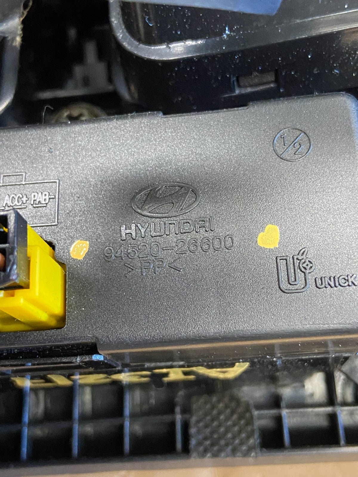 2005 to 2006 Hyundai Santa Fe Center Dashboard Radio Bezel Trim AI3217 DG4