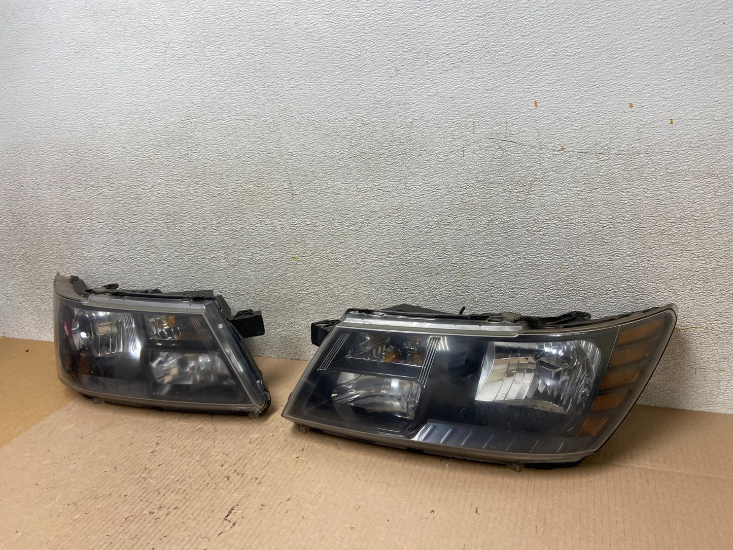 2009 to 2017 Dodge Journey Headlights Left+Right Set Halogen Oem Z3771 DW1
