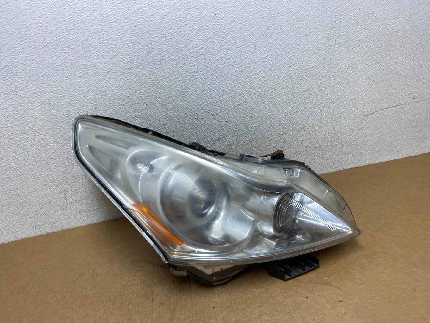 2010-2012 Infiniti G37 Right Passenger Side Xenon HID Headlight AD6073 DW0