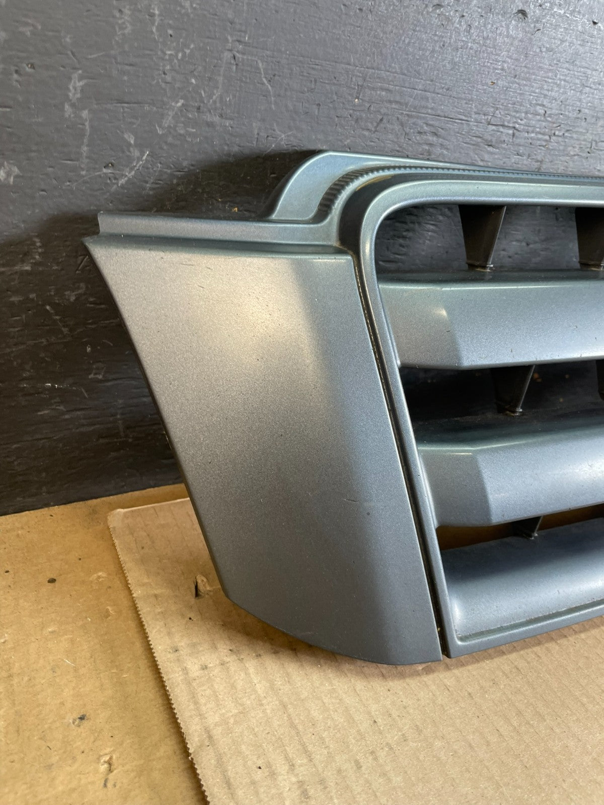 2001 to 2003 Toyota Highlander Front Upper Grille Grill With Emblem AC1970 DG2