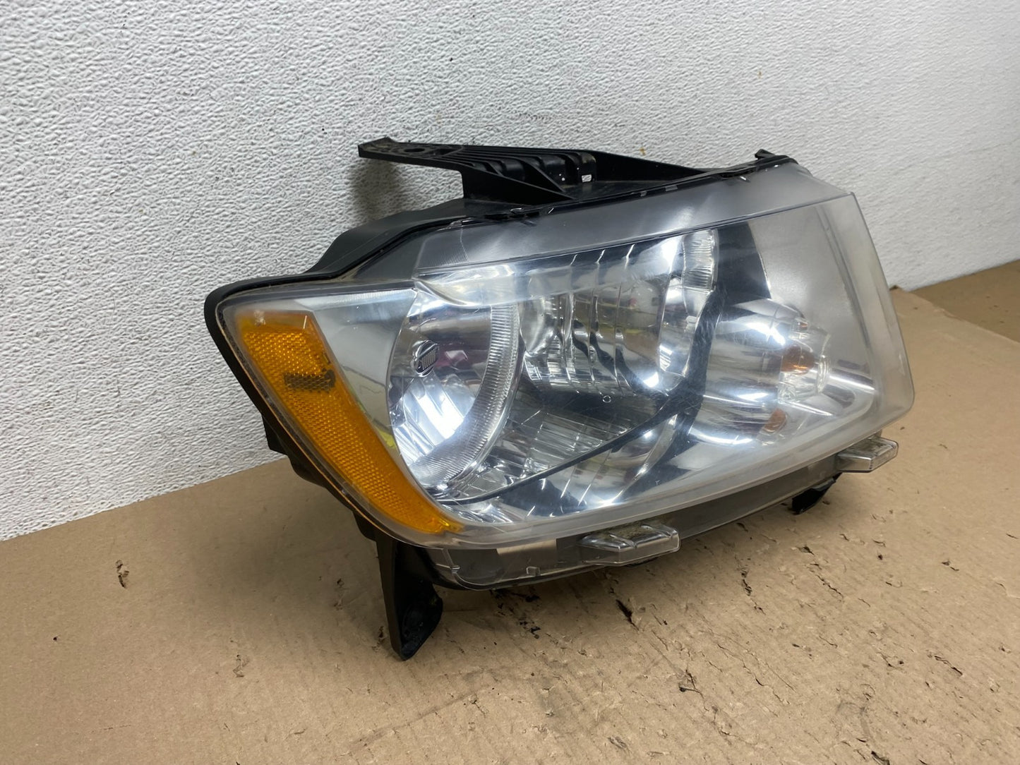 2011-2013 Jeep Grand Cherokee Right Passenger Halogen Headlight AE8831 DW2