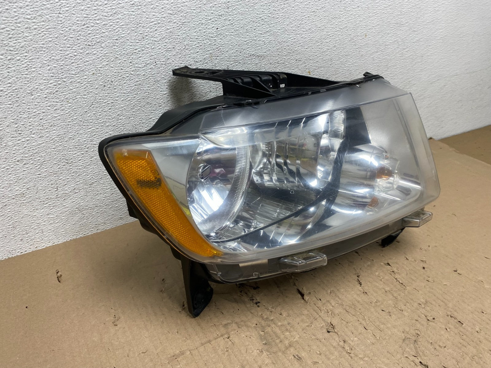 2011-2013 Jeep Grand Cherokee Right Passenger Halogen Headlight AE8831 DW2
