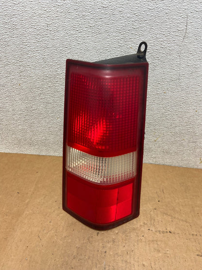 2003 2017 Chevrolet Express 1500 2500 3500 Right Passenger Tail Light R4738 DW0