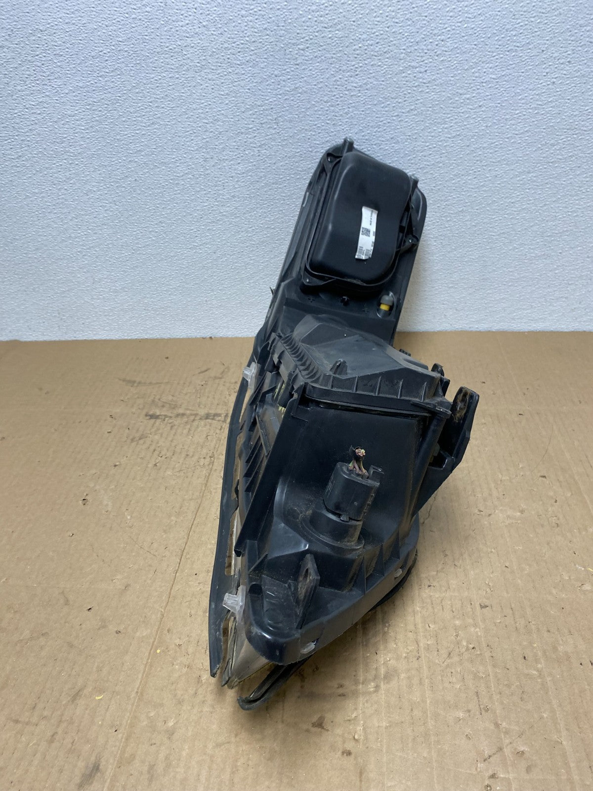 2005 to 2011 Lincoln Town Car Left Driver LH Side Headlight AB8365 DW6