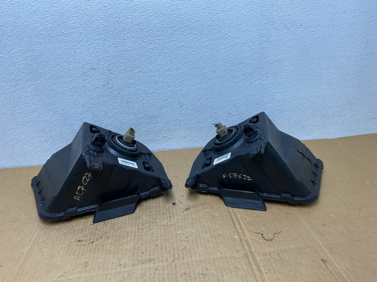 2005 to 2009 Ford Mustang Left+Right Set Side Black Halogen Headlights AC7627 DW11