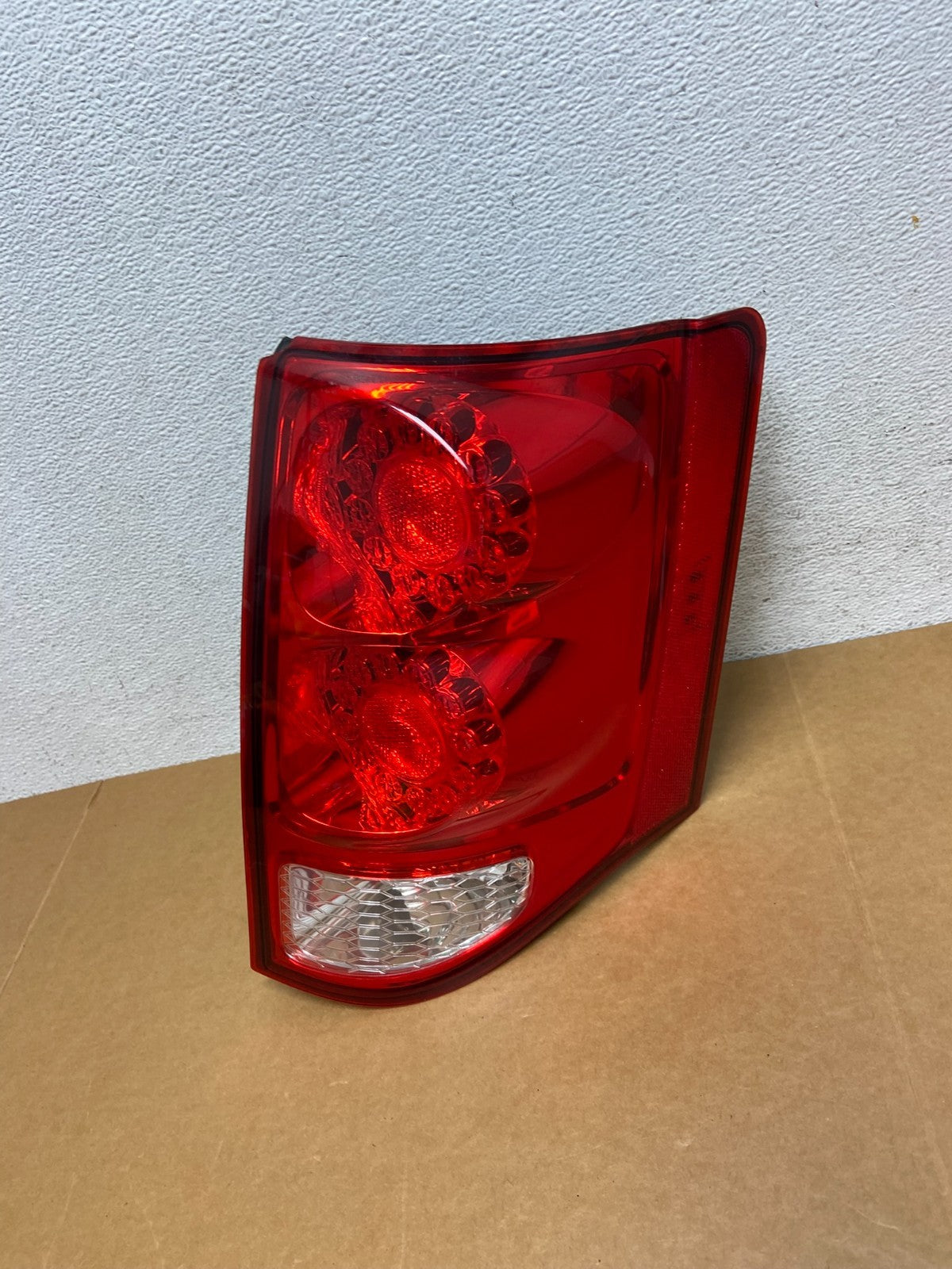 2011 - 2018 Dodge Grand Caravan Right Passenger RH Tail Light Led AD8882 DW0