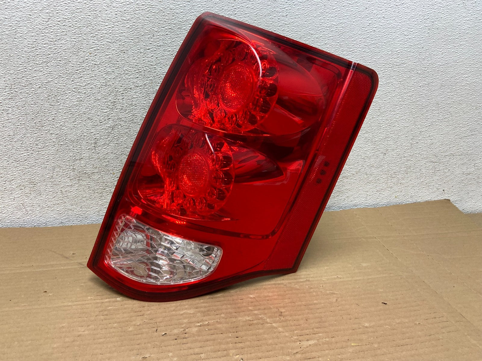2011 - 2018 Dodge Grand Caravan Right Passenger RH Tail Light Led AG8943 DW0