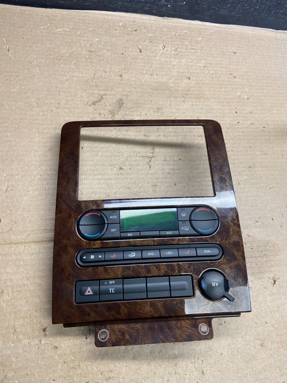 2005 to 2007 Ford Five Hundred Radio Climate Dash Bezel Surround AH3634 DG0
