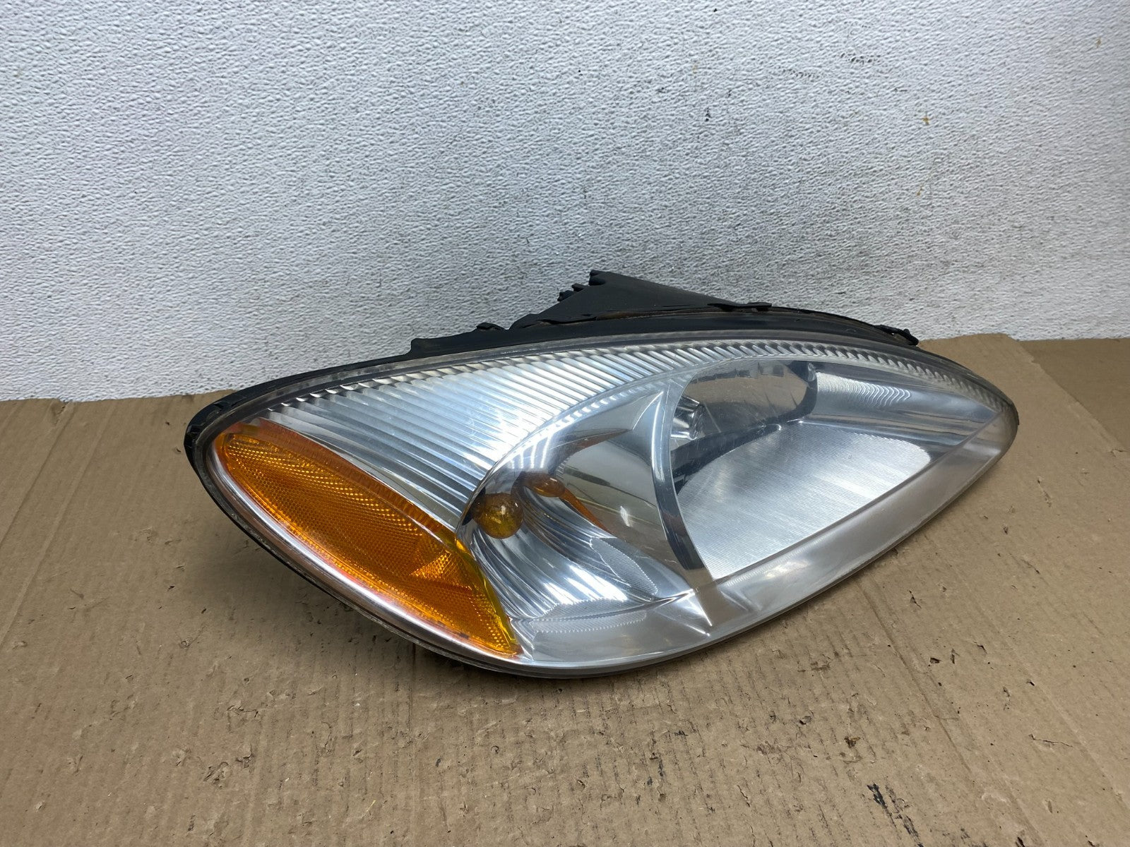 2000 to 2007 Ford Taurus Right Passenger RH Side Halogen Headlight AE9077 DW2