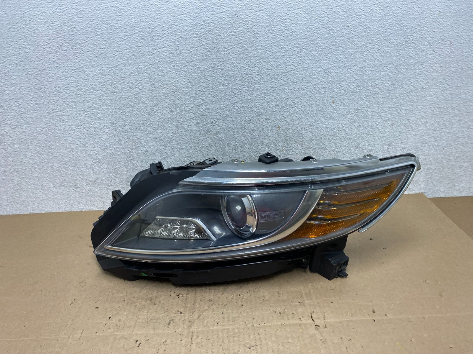 2013-2016 Lincoln Mks Left Driver Lh Side Xenon HID Headlight AE6464 DW0