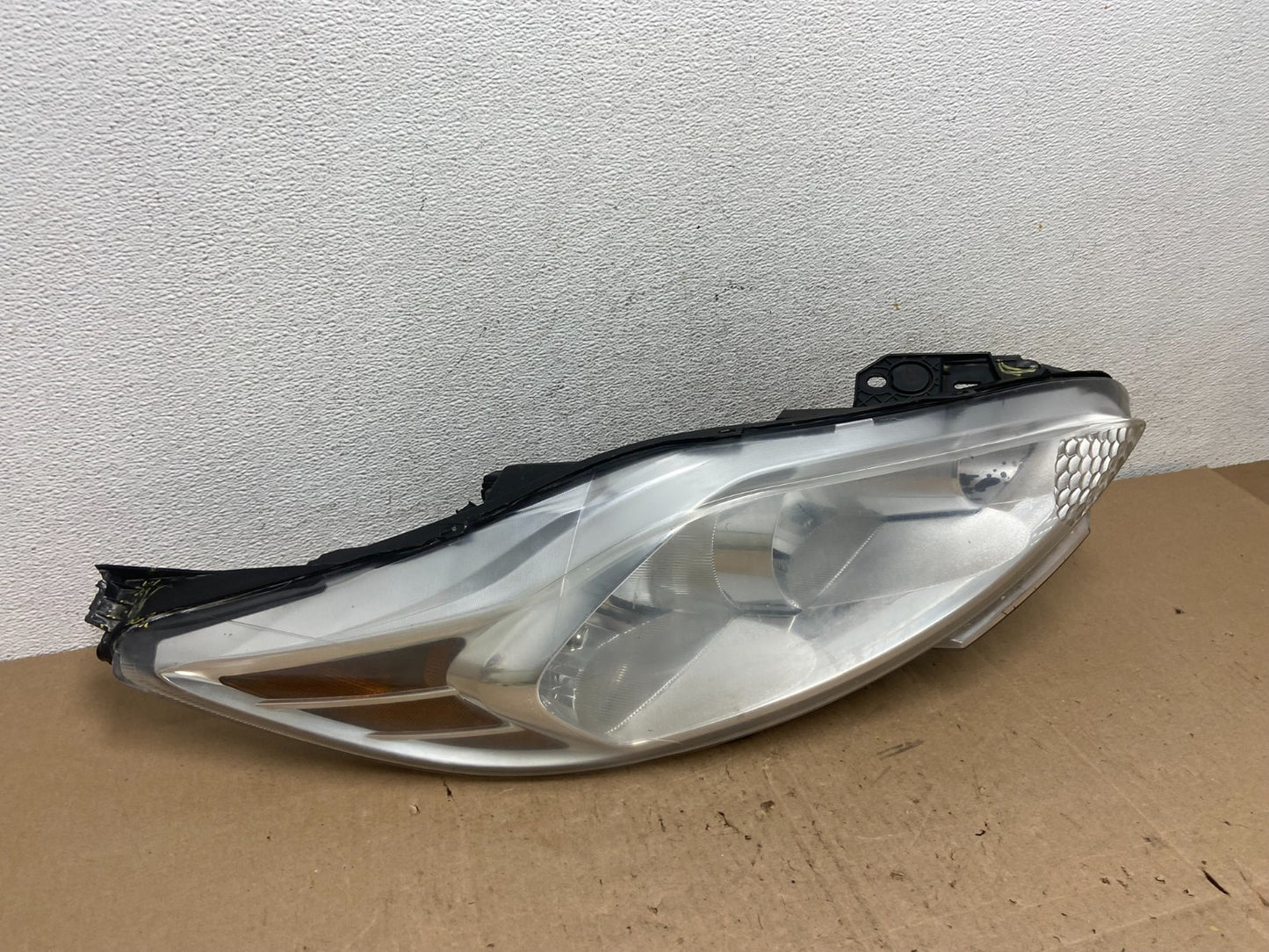 2011 2012 2013 Ford Fiesta Right Passenger RH Halogen Headlight AE6026 DW2