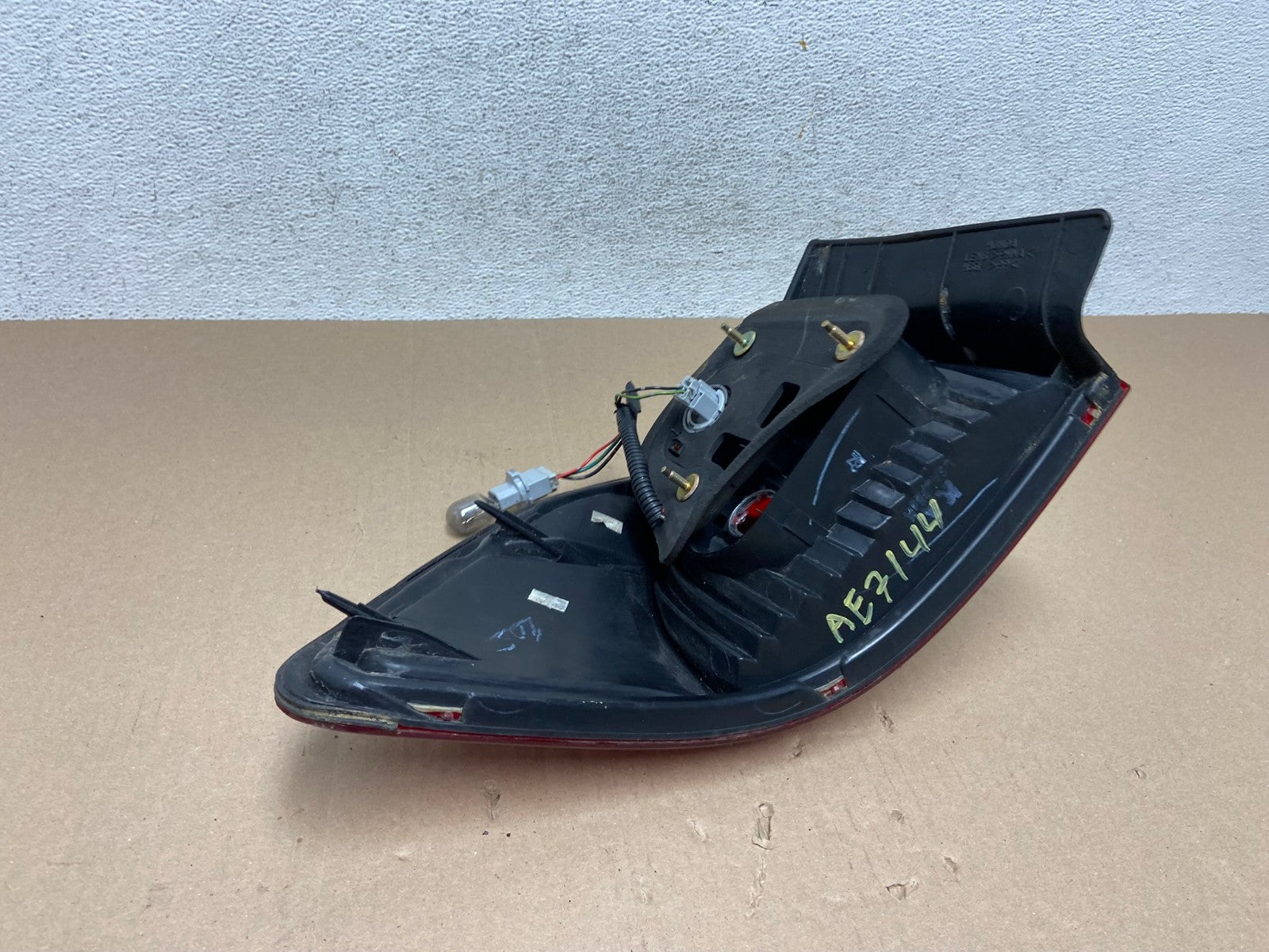 1998 to 2000 Honda Accord Sedan 4door Right RH Side Tail Light AE7144 LK4