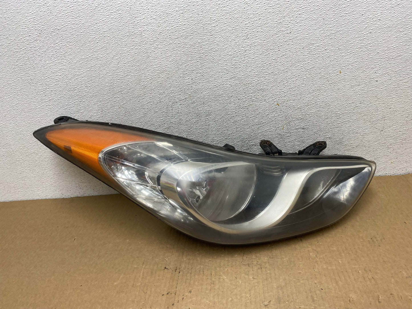 2011 2012 2013 Hyundai Elantra Right Passenger Headlight AF9660 DW0