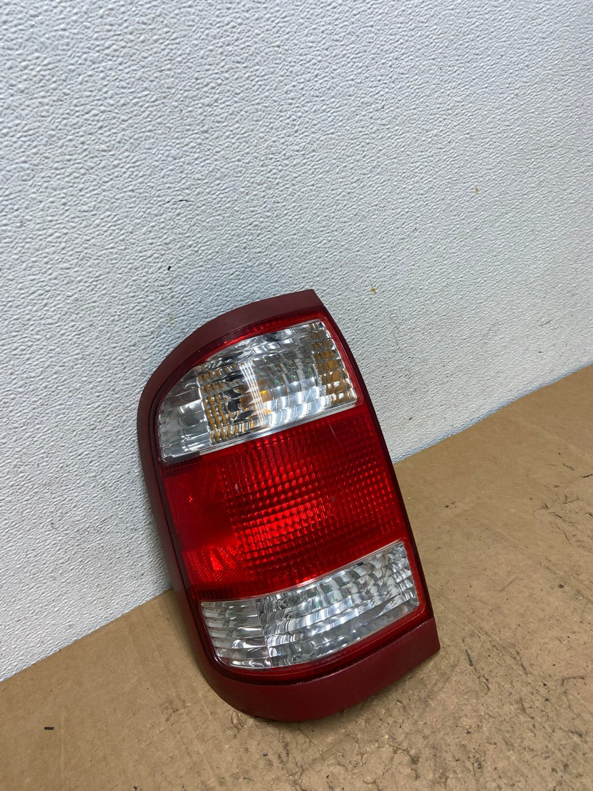 1999 to 2004 Nissan Pathfinder Left Driver Lh Side Tail light AD0572 LK2