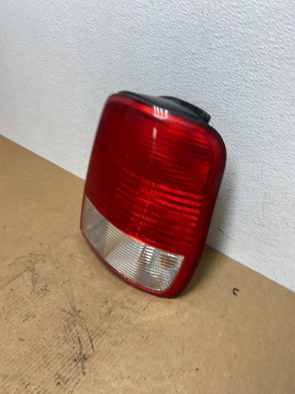 2002 Kia Sedona Right Passenger RH Side Tail Light Oem AC2916 DW1