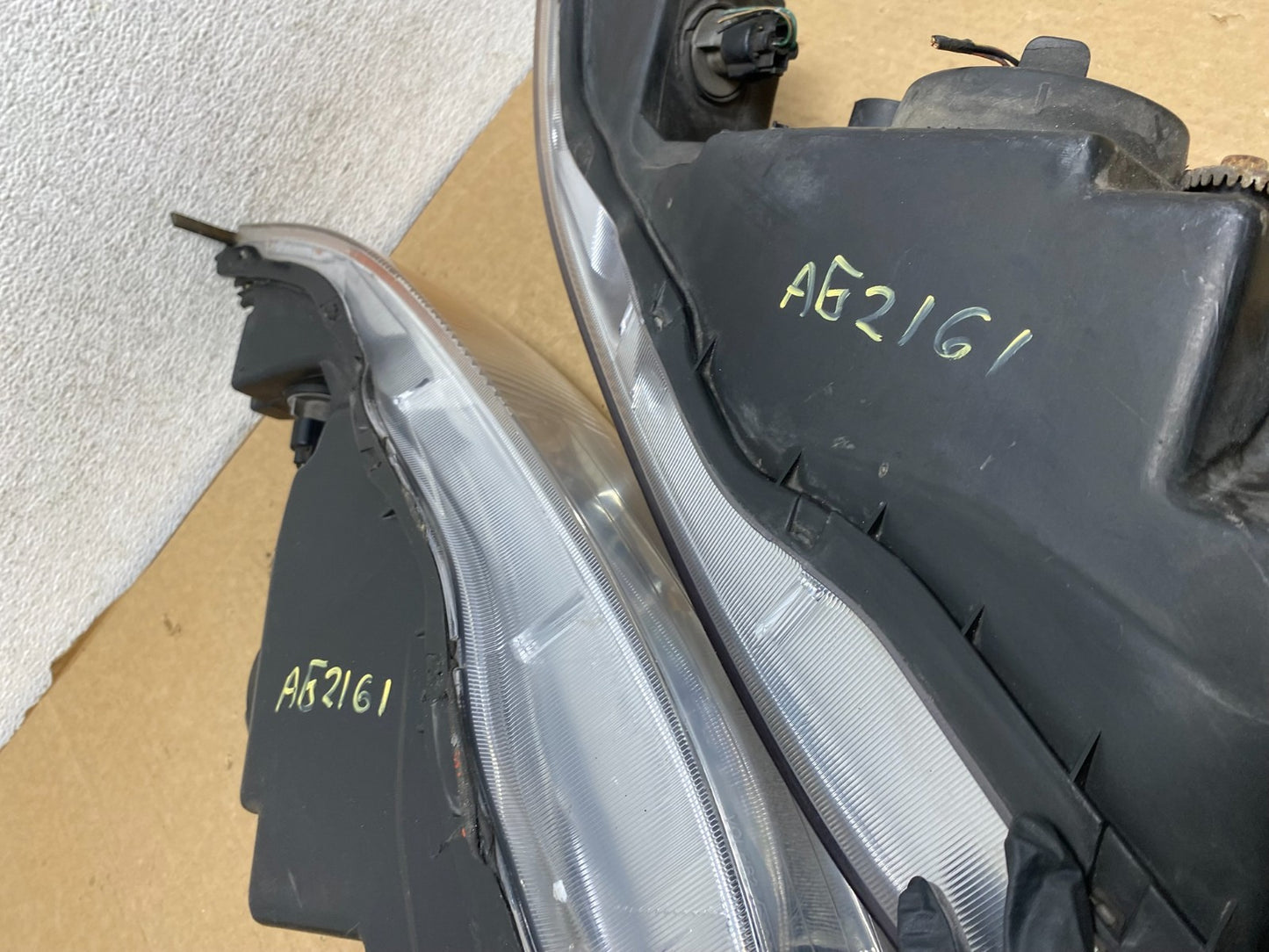 2002 to 2003 Mitsubishi Galant Left+Right Side Headlights AG2161 DW8