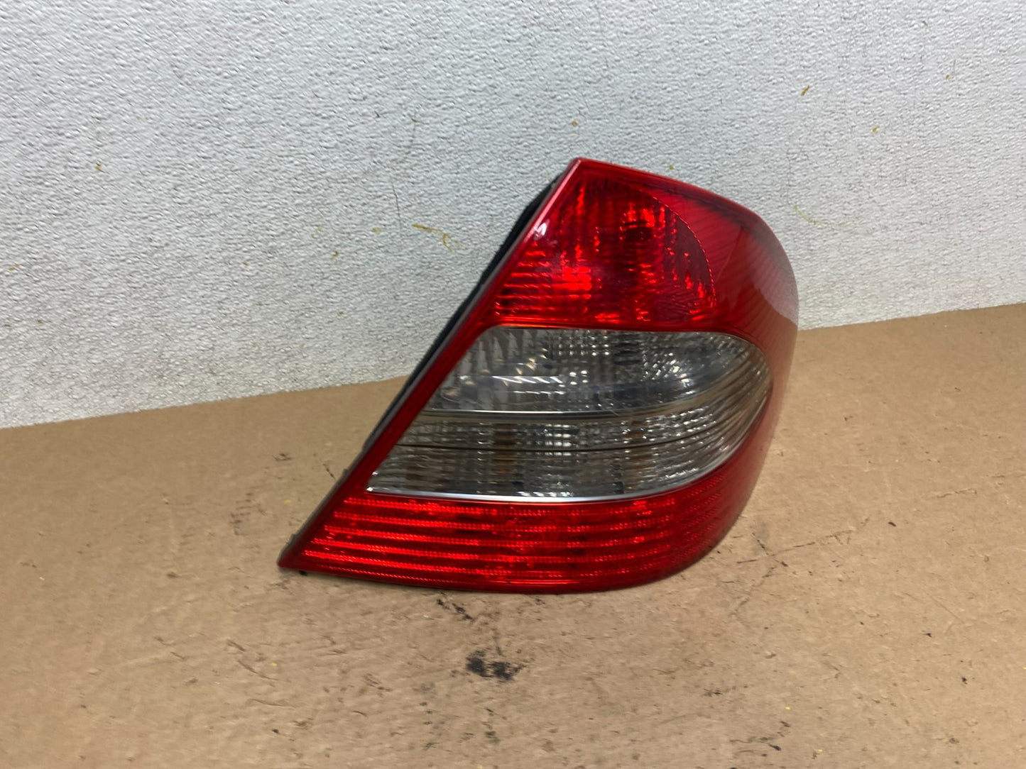 2007 - 2009 Mercedes E E320 E500 Sedan Right Passenger Tail Light OEM P1215 DW2
