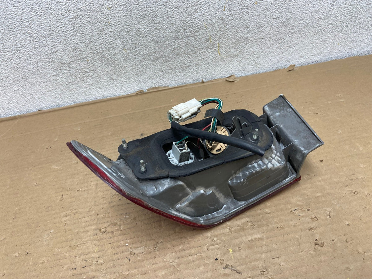 2000 to 2001 Toyota Camry Tail Light Left Driver Lh Side AG9292 LK5