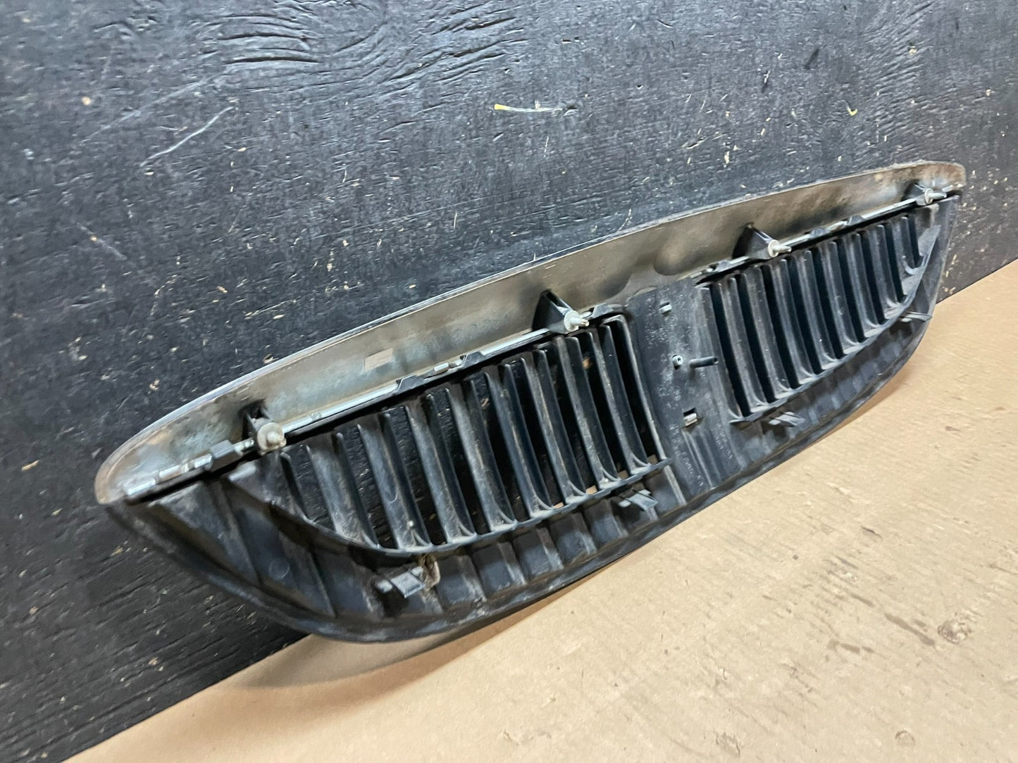 2000 to 2002 Lincoln LS Front Hood Bumper Grill Grille W/Emblem OEM aa2309 DG6