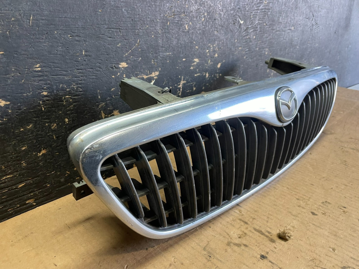1998 1999 Mazda 626 Front Upper Grill Grille Oem AA5945 DG1
