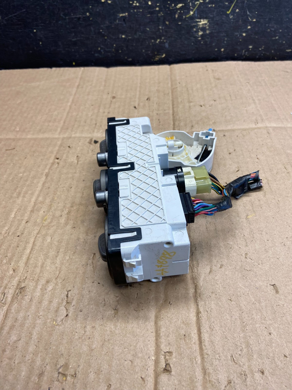 2005 Subaru Legacy AM FM CD Radio Climate Control Player AA7898  DG2