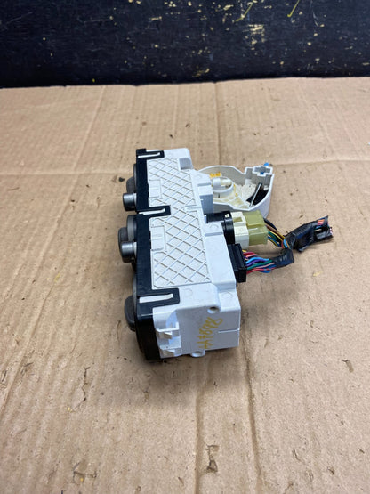 2005 Subaru Legacy AM FM CD Radio Climate Control Player AA7898  DG2