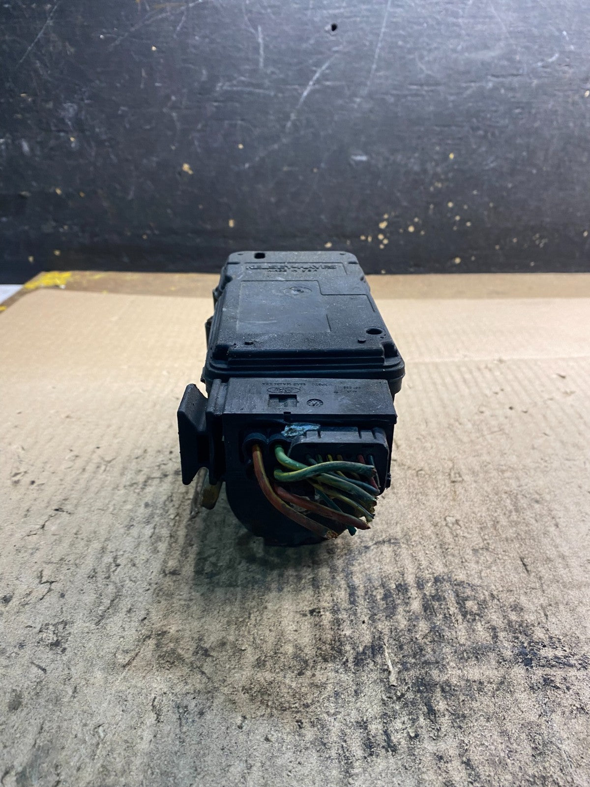 1999 to 2000 Ford F250 F350 SRW ABS Pump Control OEM 2c342c346be z4988 VDG2