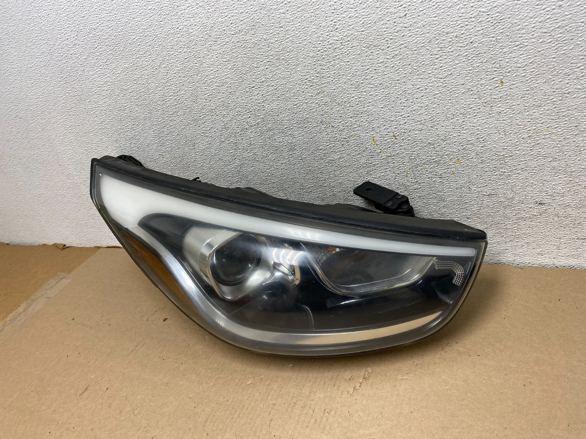 2014 to 2017 Hyundai Tucson Right Passenger RH Side Headlight AH0915 DG2