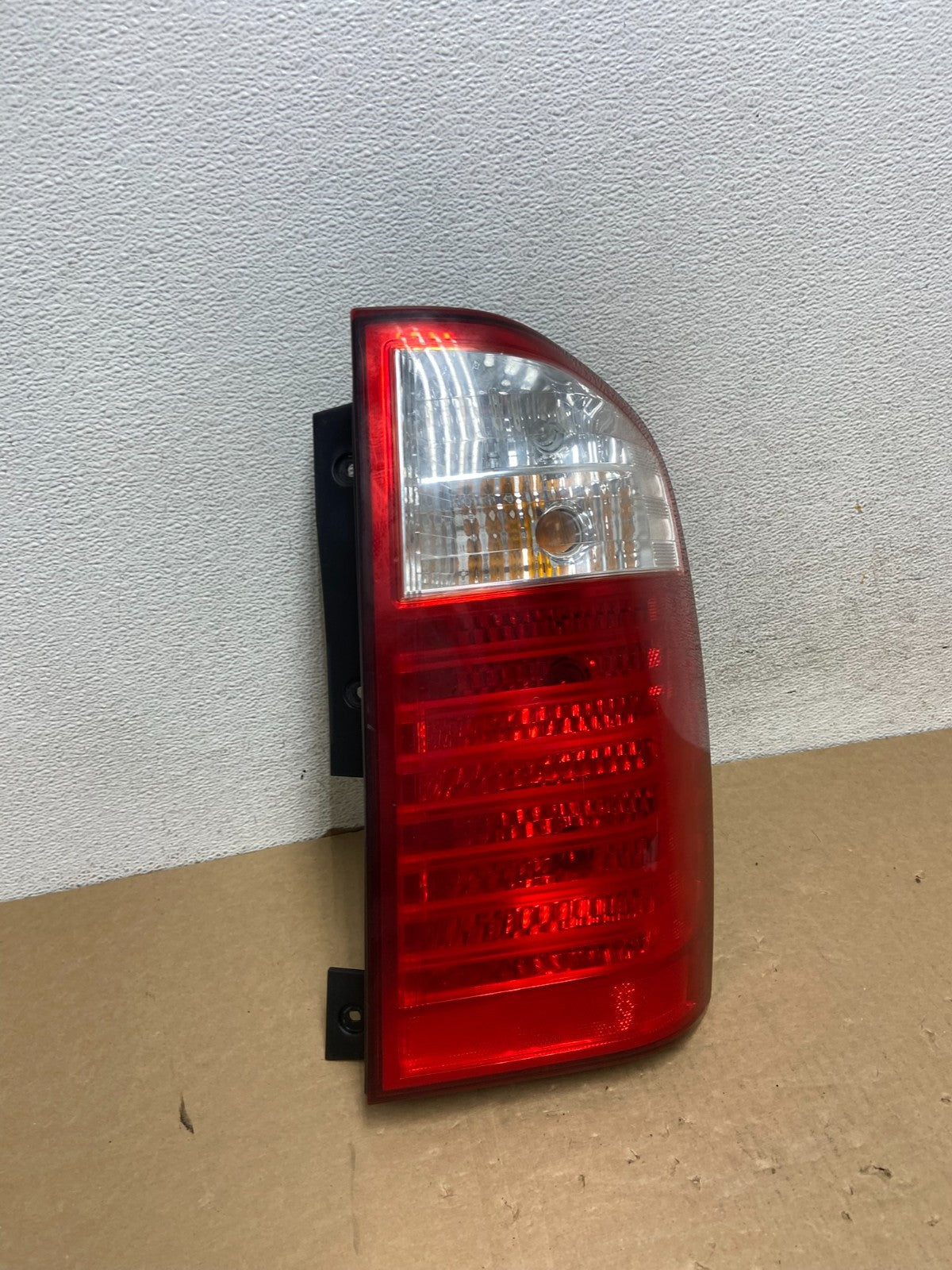 2007 to 2010 Kia Sedona Right Passenger RH Side Tail Light AF99642
