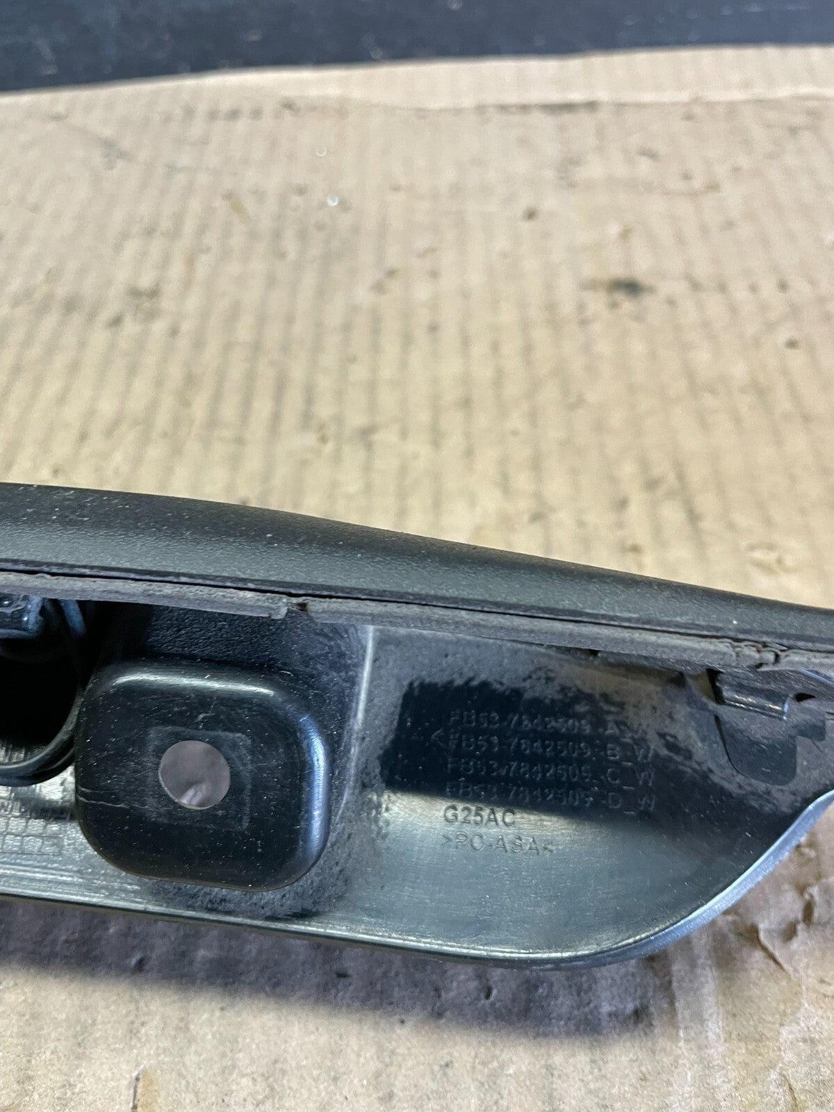 2016 - 2019 Ford Explorer Interceptor Rear Tailgate Molding With Camera M2930 DG11