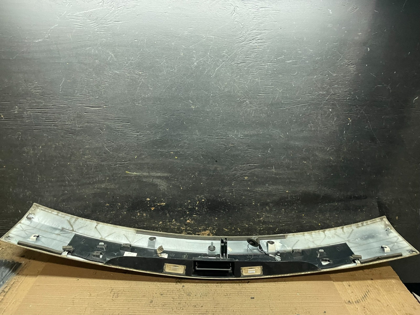 2011-2018 Dodge Grand Caravan Rear Tail Gate Trim Molding Panel U8131 DG9