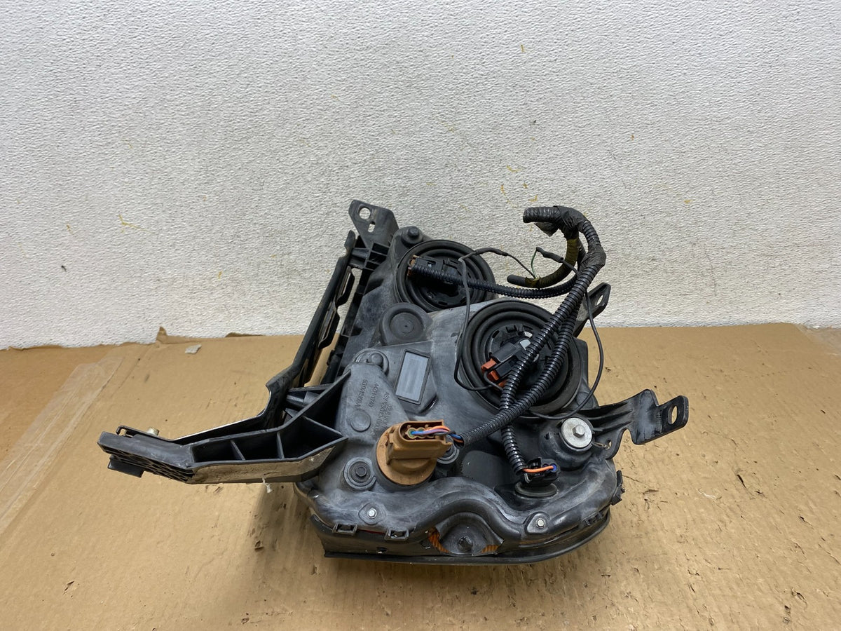 2005 to 2007 Ford Five Hundred Halogen Right Passenger Side Headlight AH2943 DW9