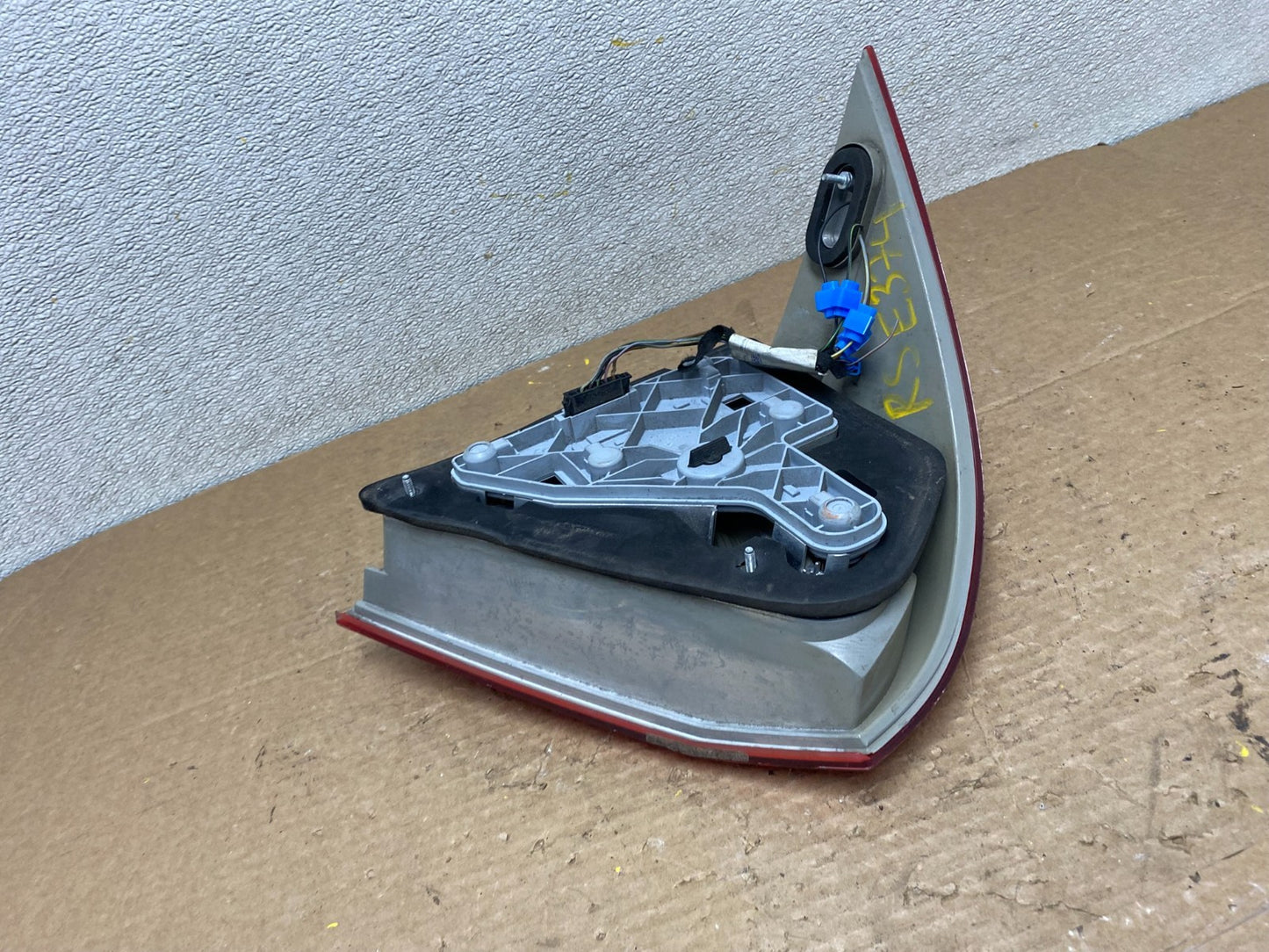 2001-2004 Mercedes-Benz C230 C240 W203 C-Class Right Passenger Tail Light Z31066