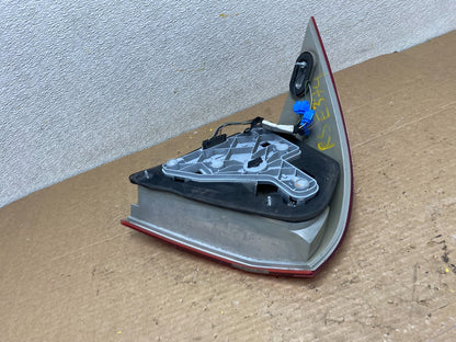 2001-2004 Mercedes-Benz C230 C240 W203 C-Class Right Passenger Tail Light Z31066