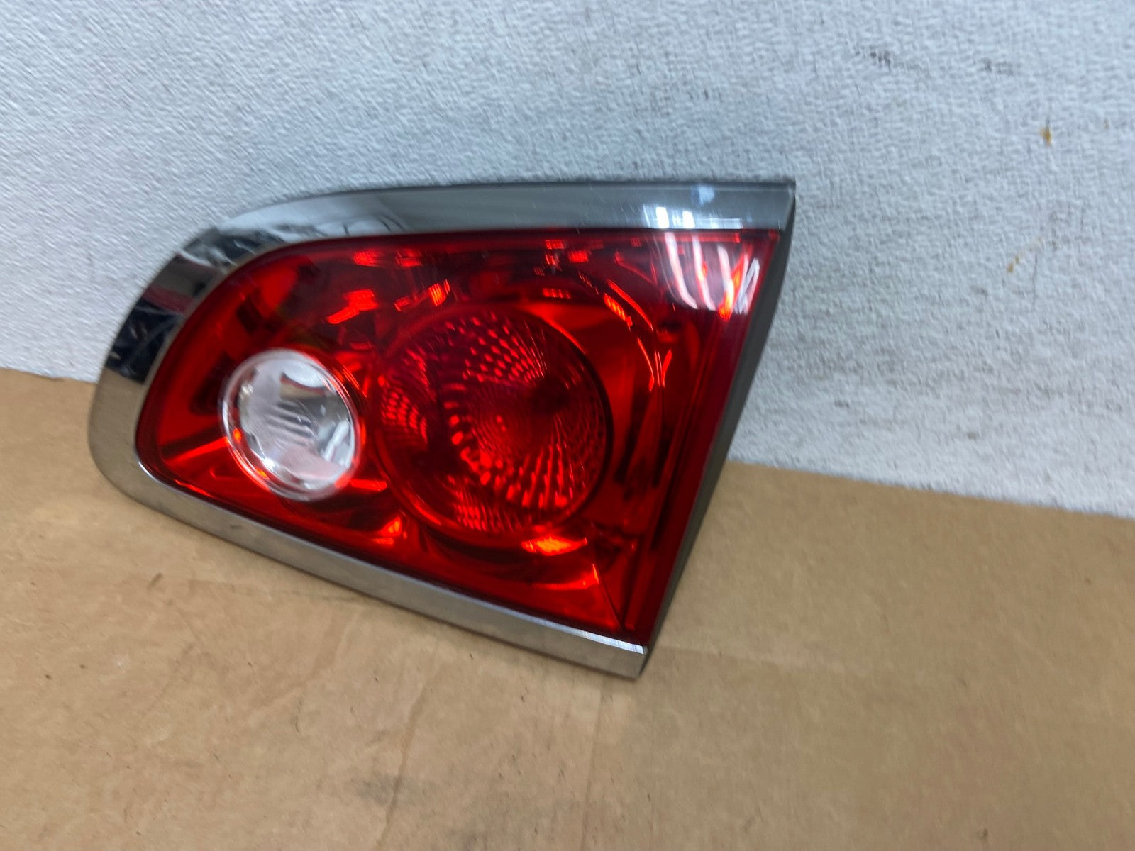 2008-2012 Buick Enclave Right Passenger Rh Inner Tail Light AD4437 LK1
