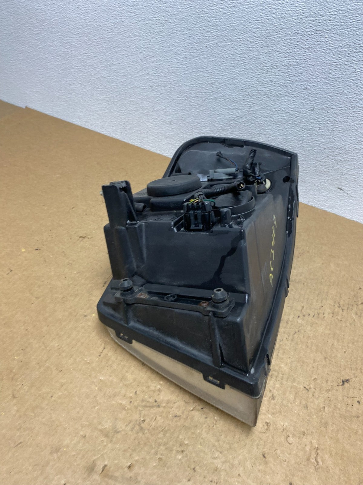 2002 to 2009 Gmc Envoy Right Passenger RH Side Headlight Halogen AC3407 DW8