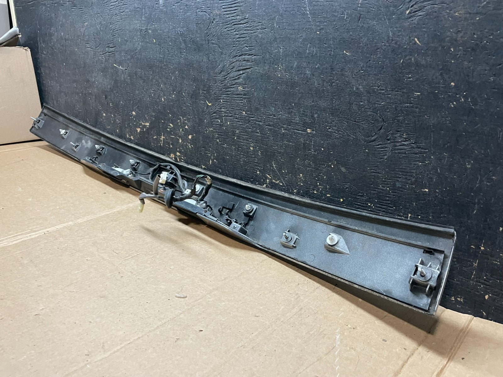 2009 - 2013 Subaru Forester  Liftgate Tailgate Trunk Trim Molding Z5740 DG7