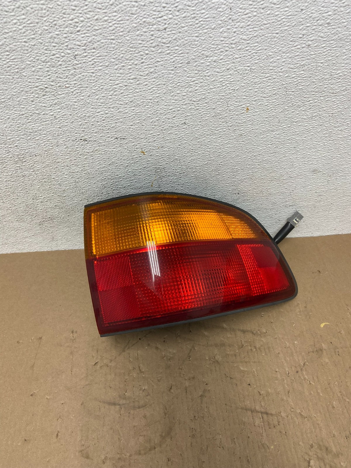 1998 1999 2000 Toyota Sienna Right Passenger Tail light ad7777 DG0