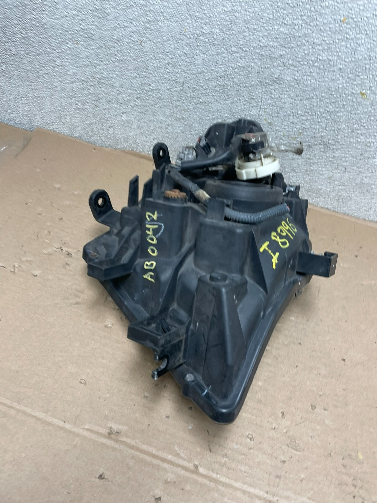 2005 to 2007 Nissan Pathfinder Halogen Headlight Right Passenger Oem AB0042 DW8