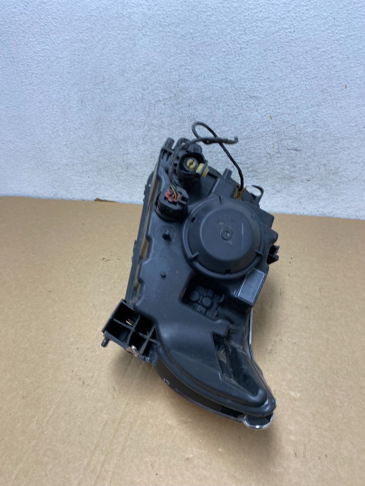 2011 to 2014 Ford Edge Front Right Passenger Headlight Halogen AF7292 DW9