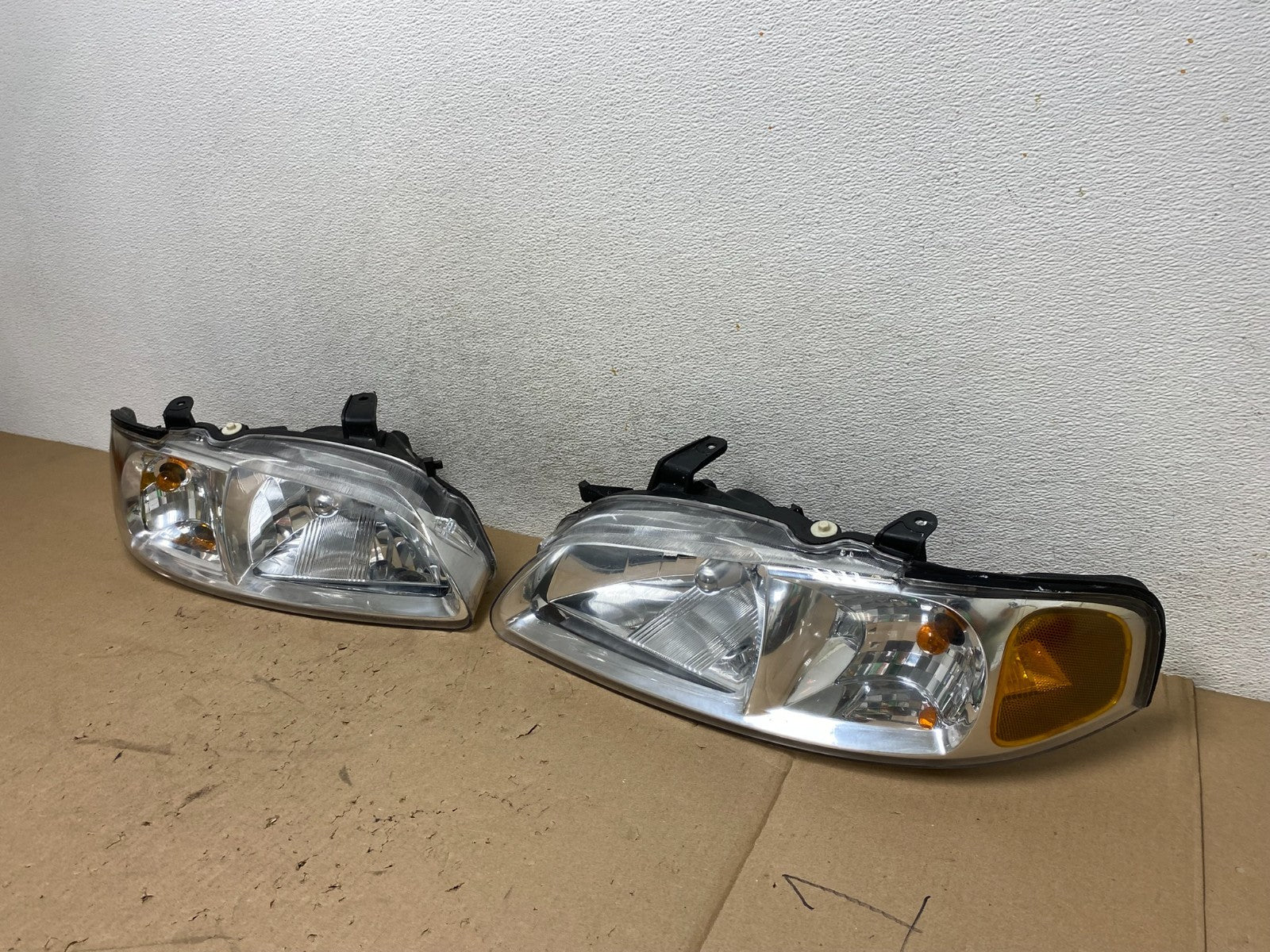 2000 to 2003 Nissan Sentra Front Left+Right Side Headlights AG4309 DW1