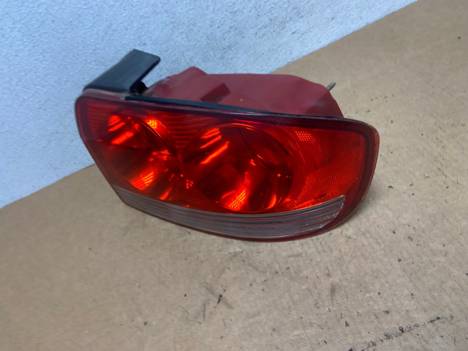2002 - 2005 Hyundai Sonata Right Passenger RH Side Tail Light AD4973 LK1
