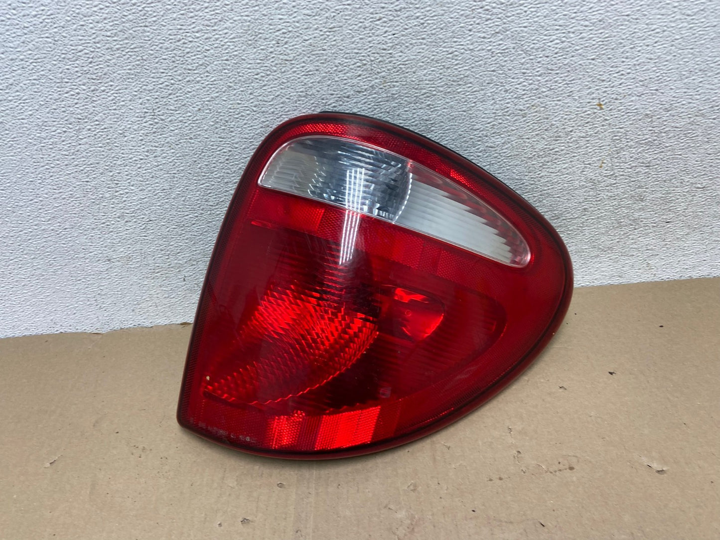 2004 - 2007 Dodge Grand Caravan Right Passenger Side Tail Light AG6841 LK0