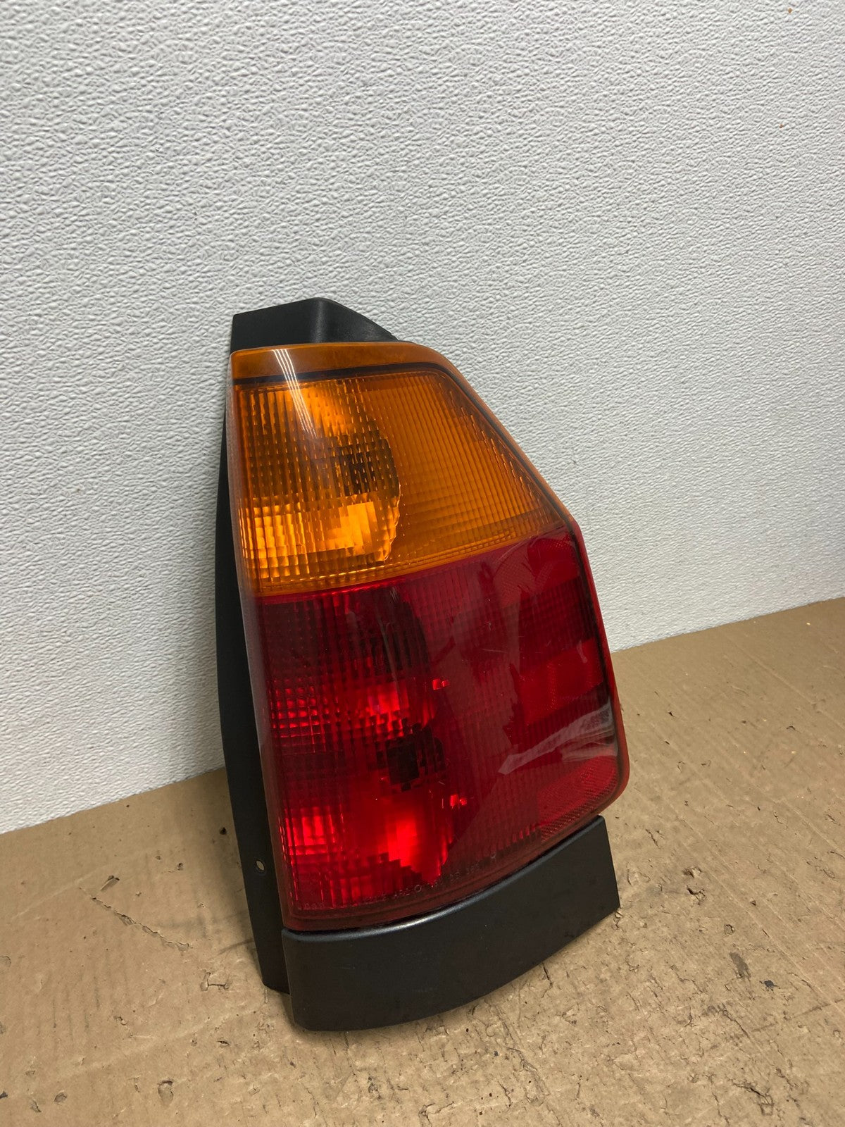 2002-2009 GMC Envoy Right Passenger RH Side Tail Light Oem AB9876 DW2