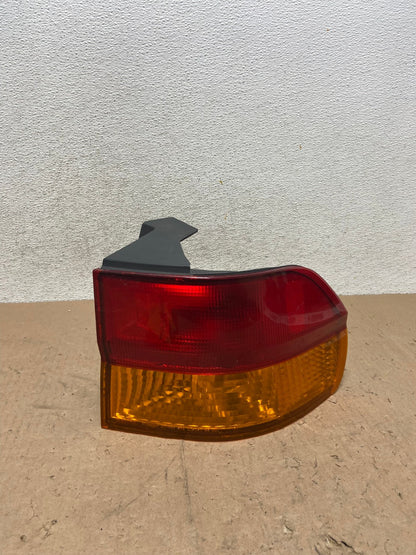 2002 2003 2004 Honda Odyssey Right Passenger Side Tail Light AG5418 LK0