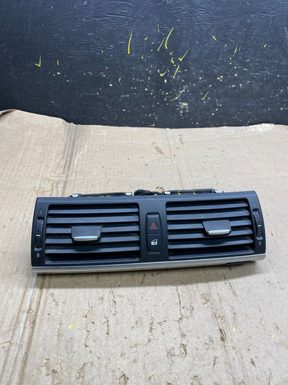2010 to 2013 BMW X5 X6 Center Console Dash Air Vent OEM X6085 DG0